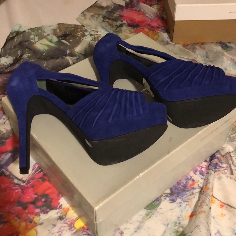Heels - Picture 3 of 3
